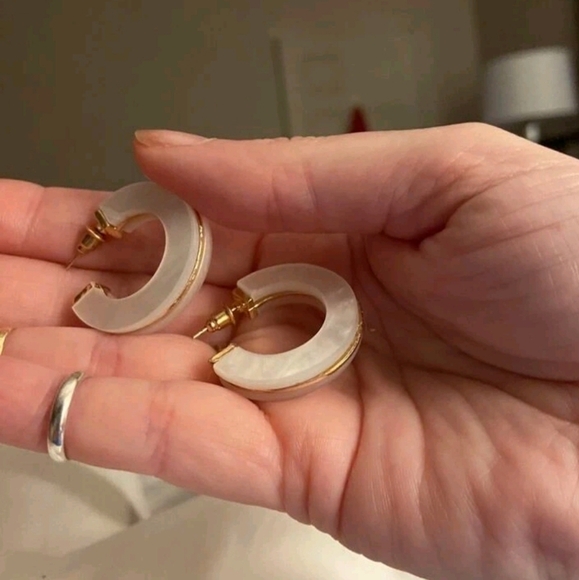 💖 2/$30 White Gold marble Minimalist Boho Chunky Hoop Clean girl earrings New - Picture 9 of 12